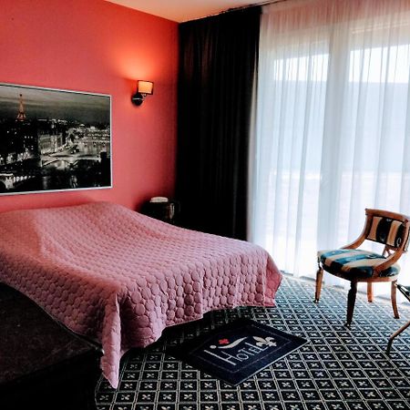 Hotel Fleur De Lys Баєль Екстер'єр фото